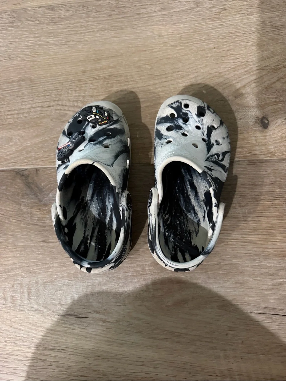 Crocs Kids Classic Clog in Black & White Marble Size 9